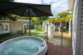 Cabin Charm - Hot Tub Bliss, Moments from the Beach